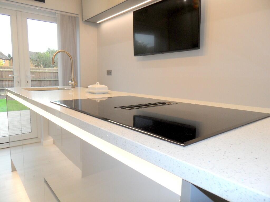 KITCHEN/BREAKFAST RM