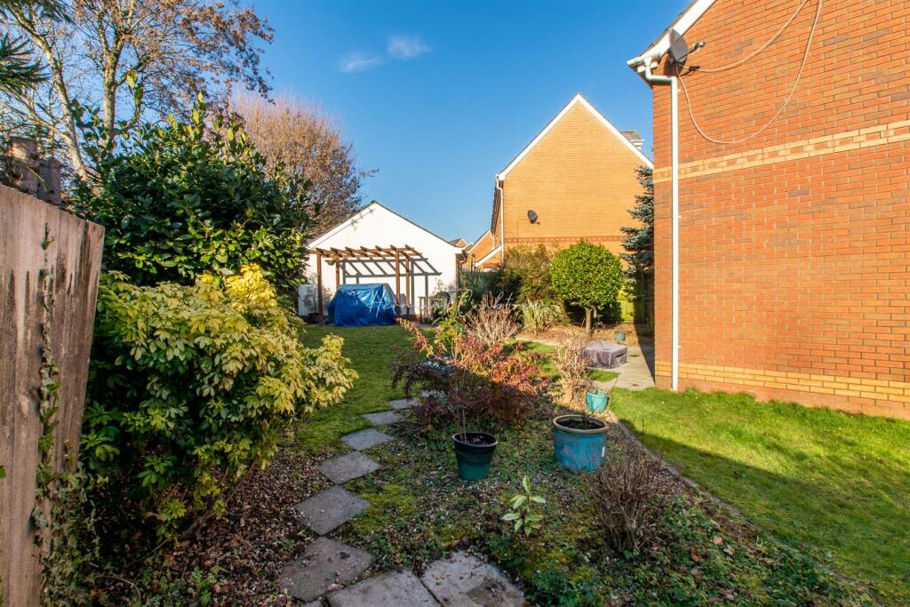 Ragnall Close, Thornhill, HernCrabtree (22).jpg