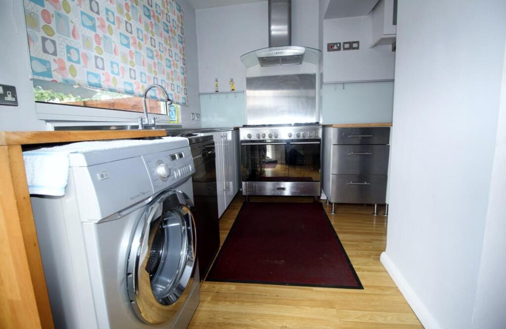 Princes Avenue, Enfield