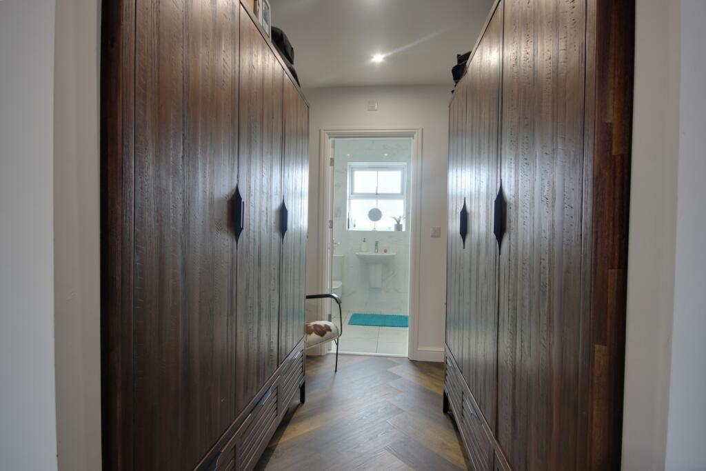 1 Bed 1 Dressing Area