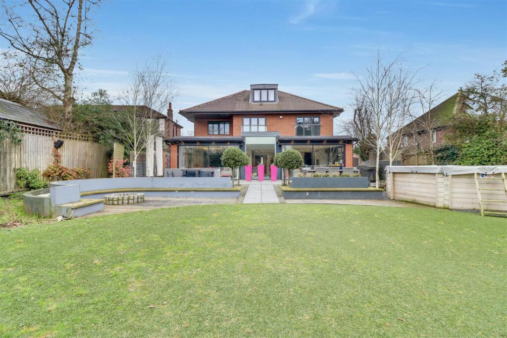 HOUSE REAR CLOSE.jpg