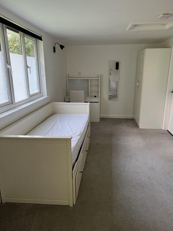 shortheath-road-gu9-8rz-982075