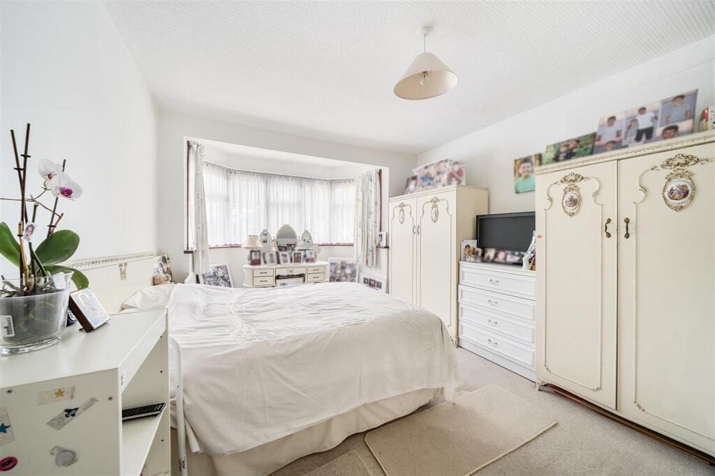 Bedroom 1.jpg