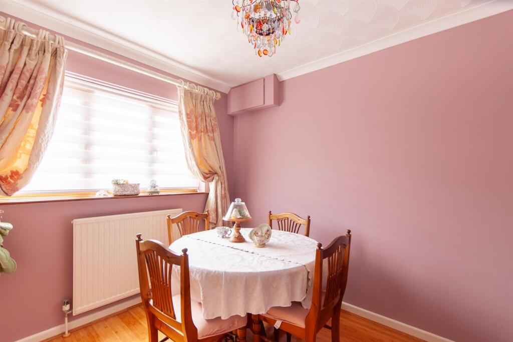 5 Rochester Close 38.jpg