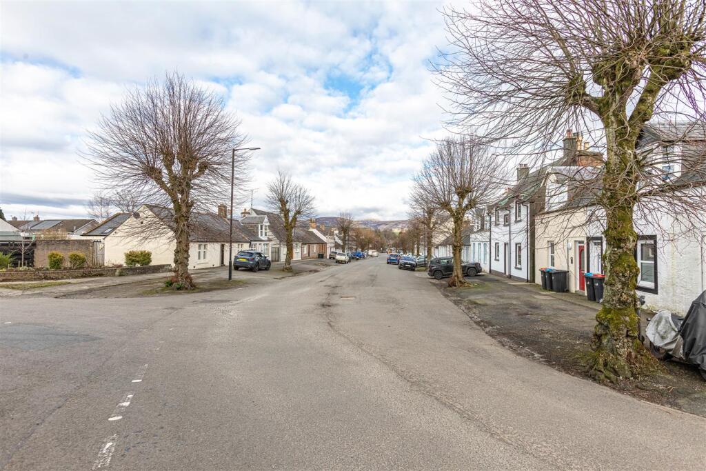 2 Alpine Crescent Thornhill 46.JPG