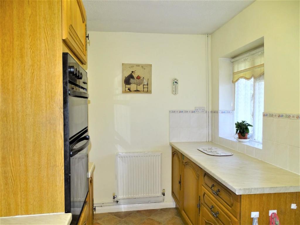 GOOD SIZE KITCHEN