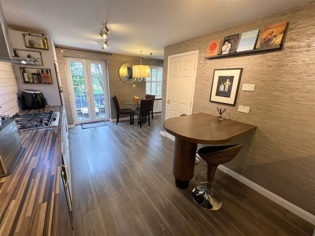Dining Kitchen A.JPG