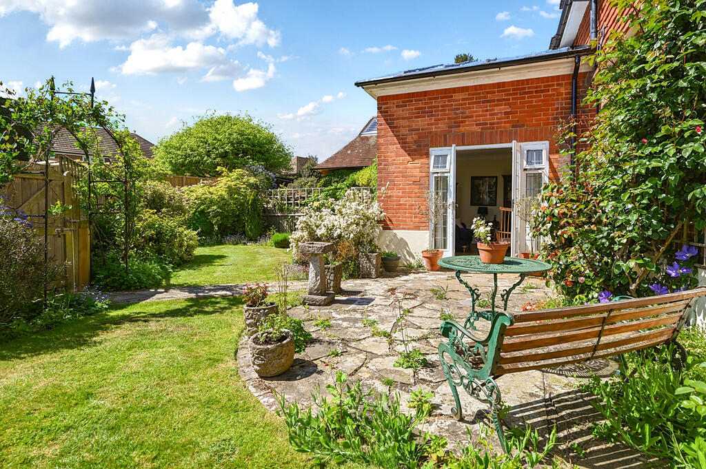 2 Salcote mews tn...