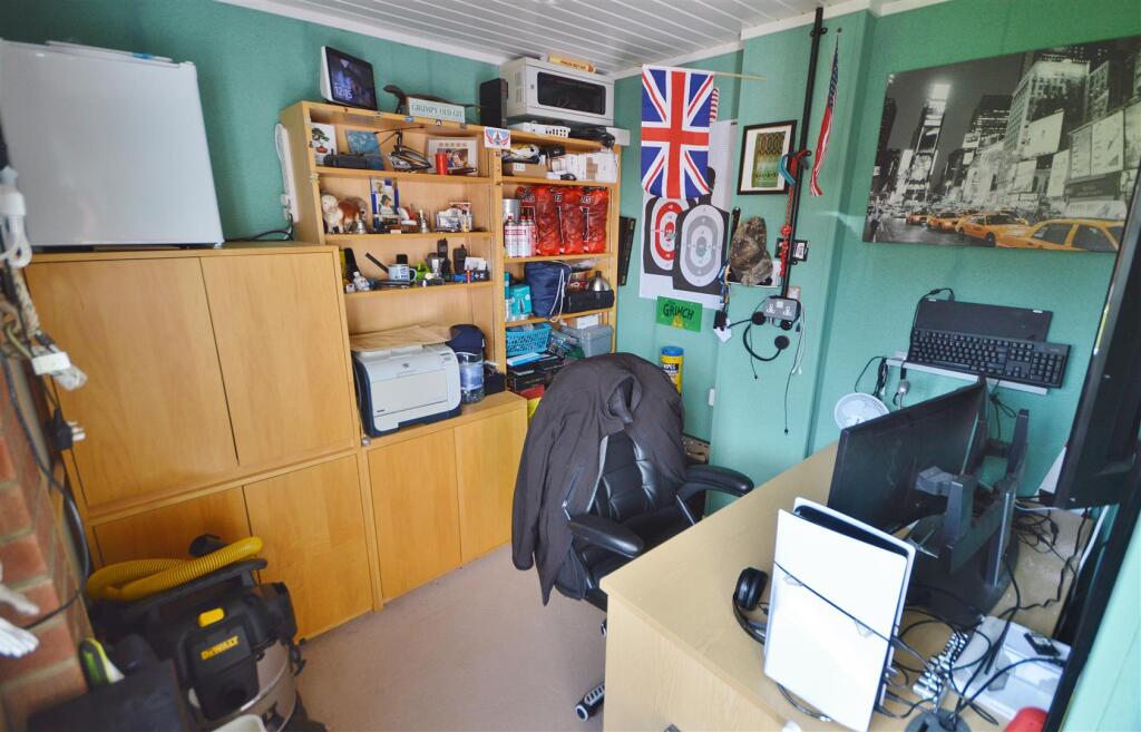 GARAGE/OFFICE
