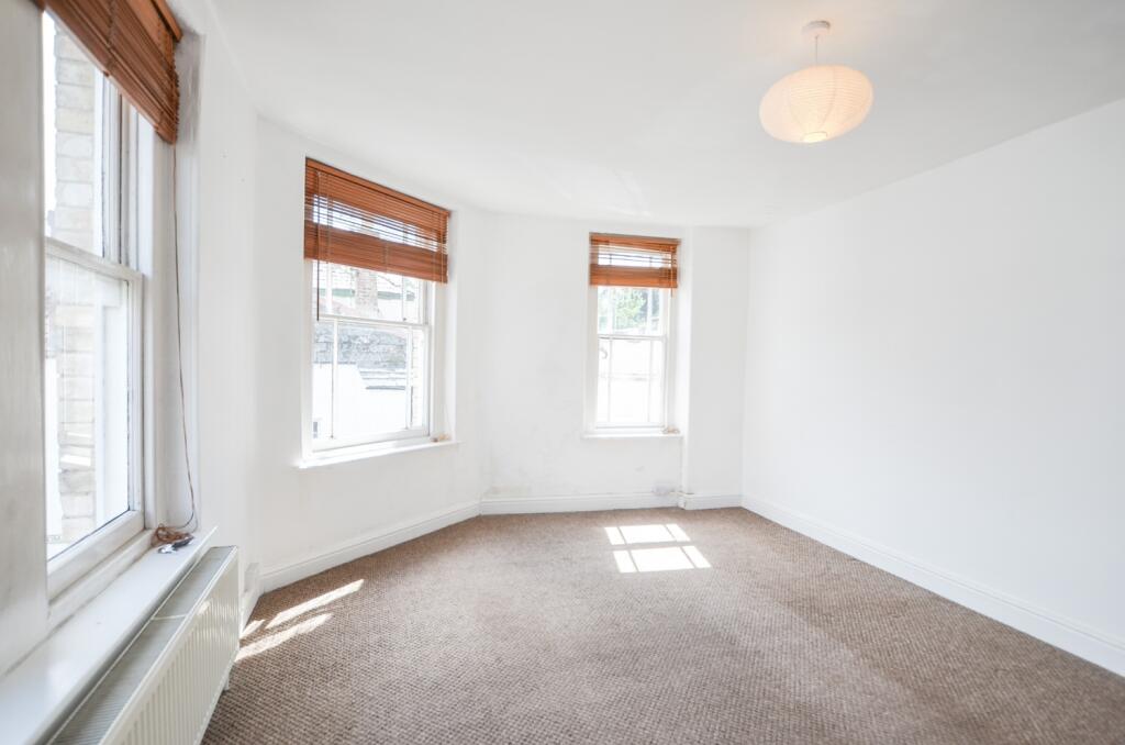 3A Albert Terrace TPS Bodmin 01208 872728-05