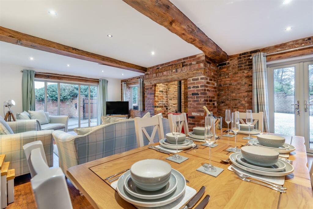 8632185-interior02.jpg