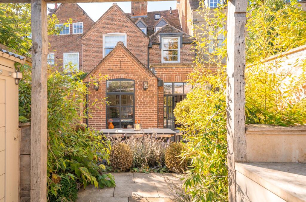 Seating Back To Gard