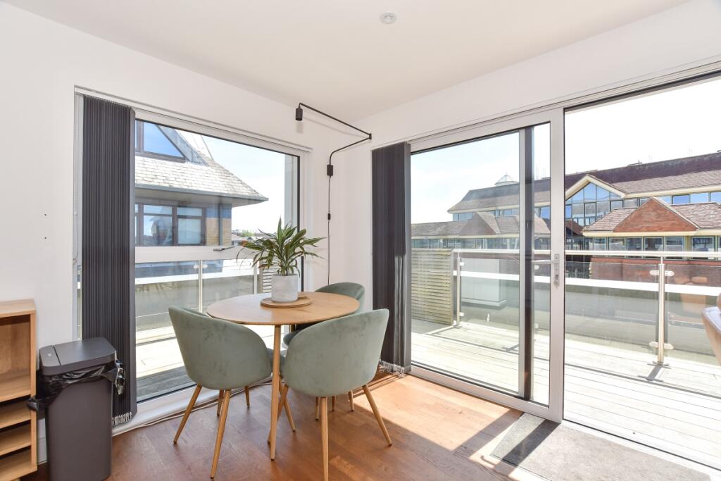 901gzhqk - lounge...