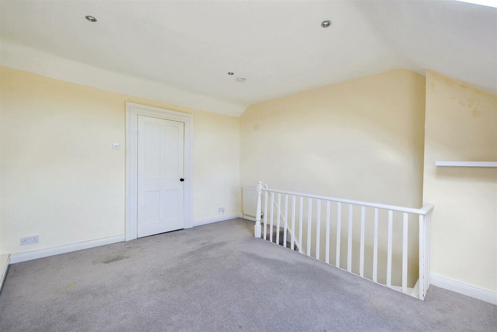Bedroom 1_2.jpeg