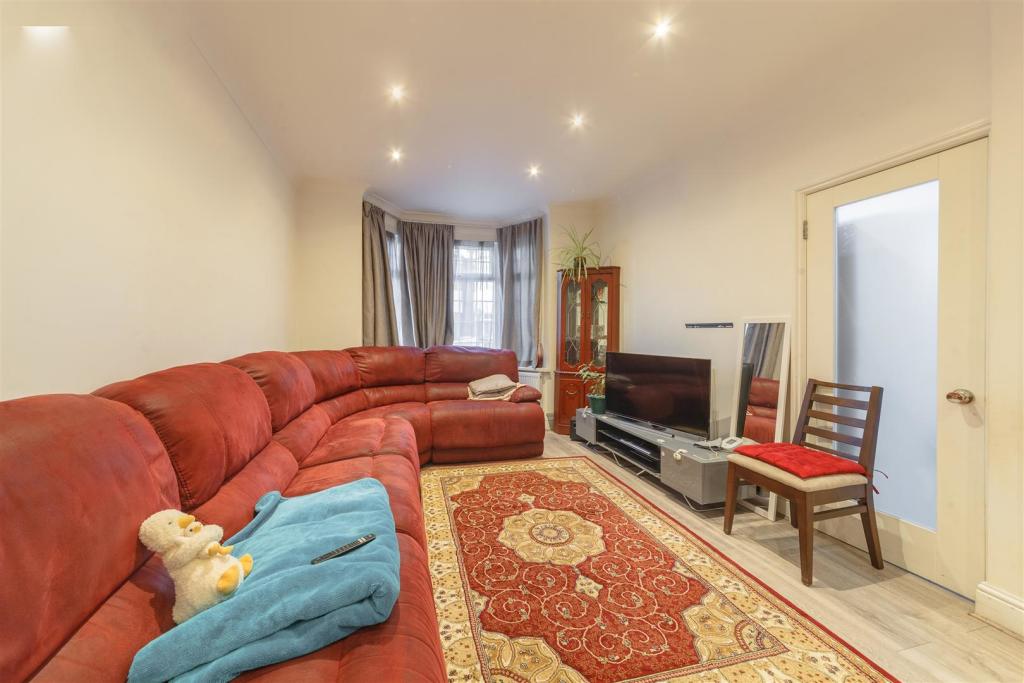 2.EustaceRd_EastHam_E63NE (6).jpg