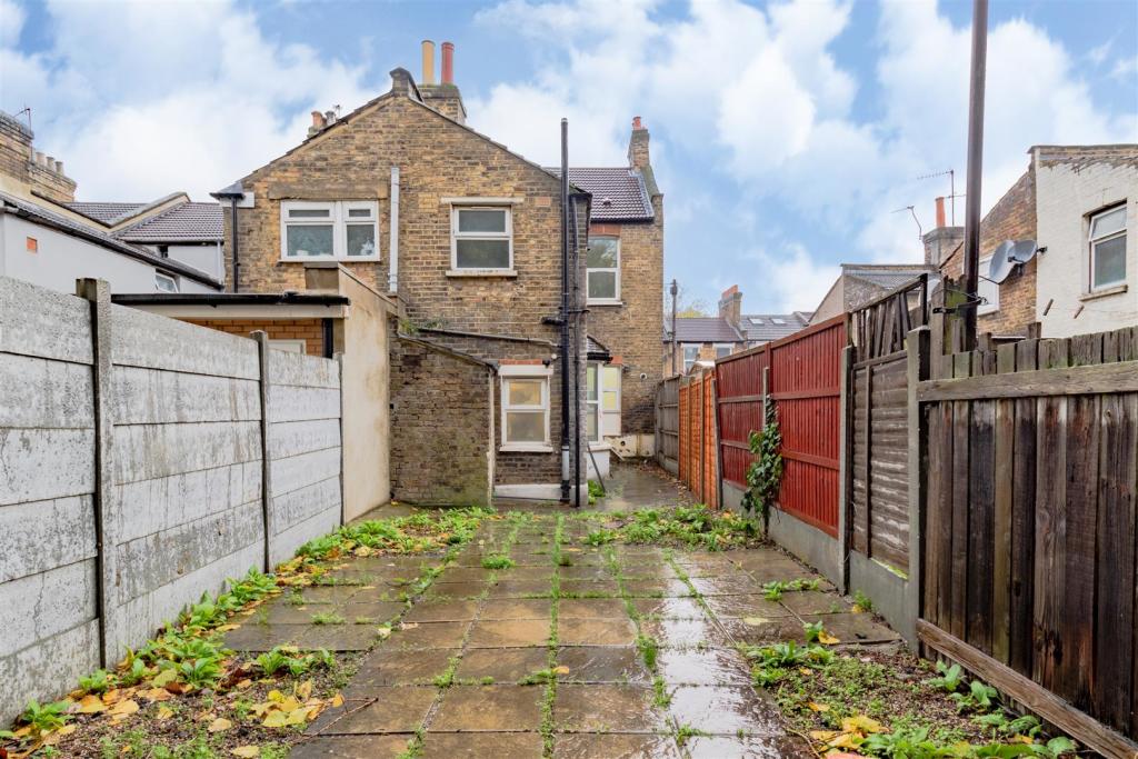 15 Selsdon Road   E13 9BY (Ground Floor Flat) (10)