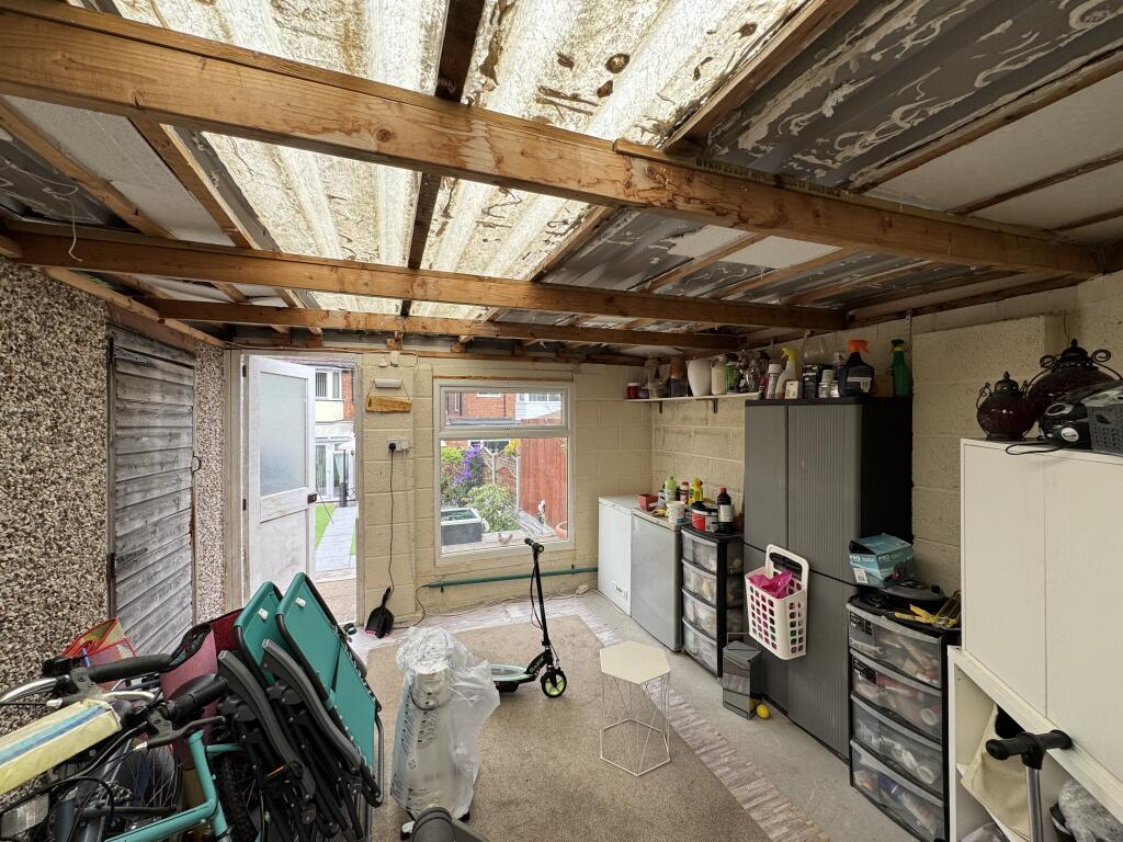 garage plus store
