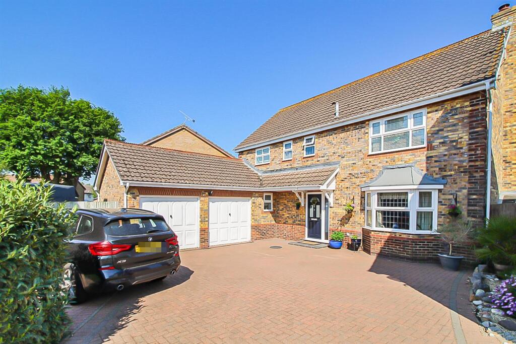 8 Topaz Grove, Waterlooville-Small-3.jpg