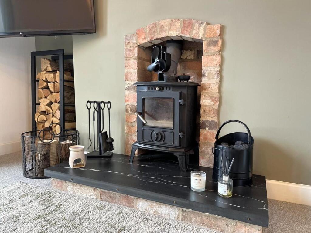 Inset Log Burner With Raised Hearth 6mg