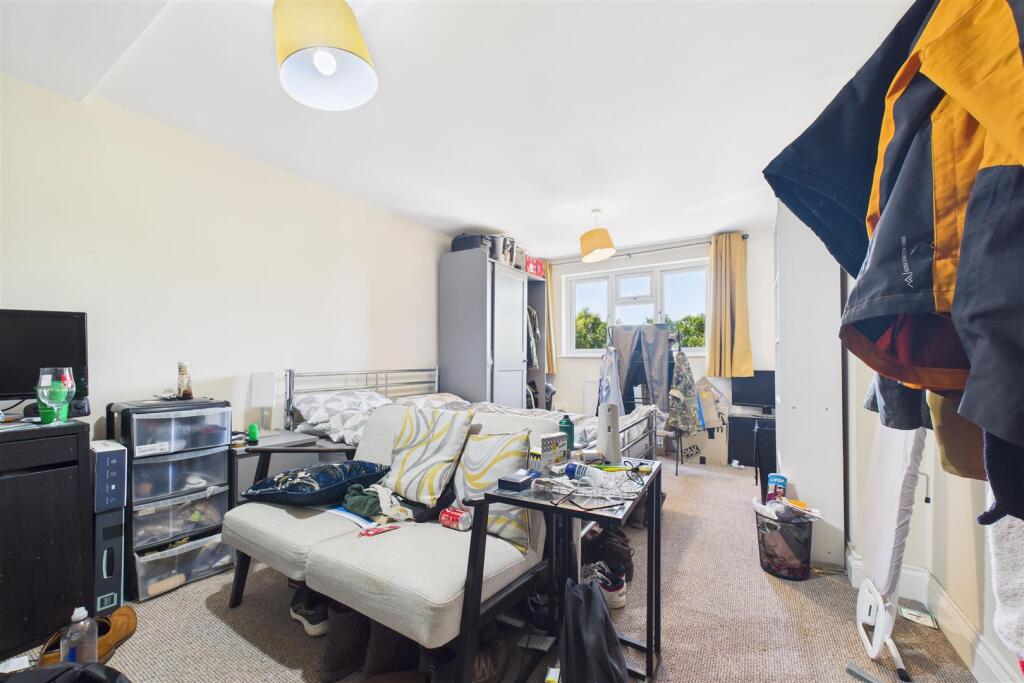 46 Frome Valley Road, Frenchay, Bristol BS16 1HE |