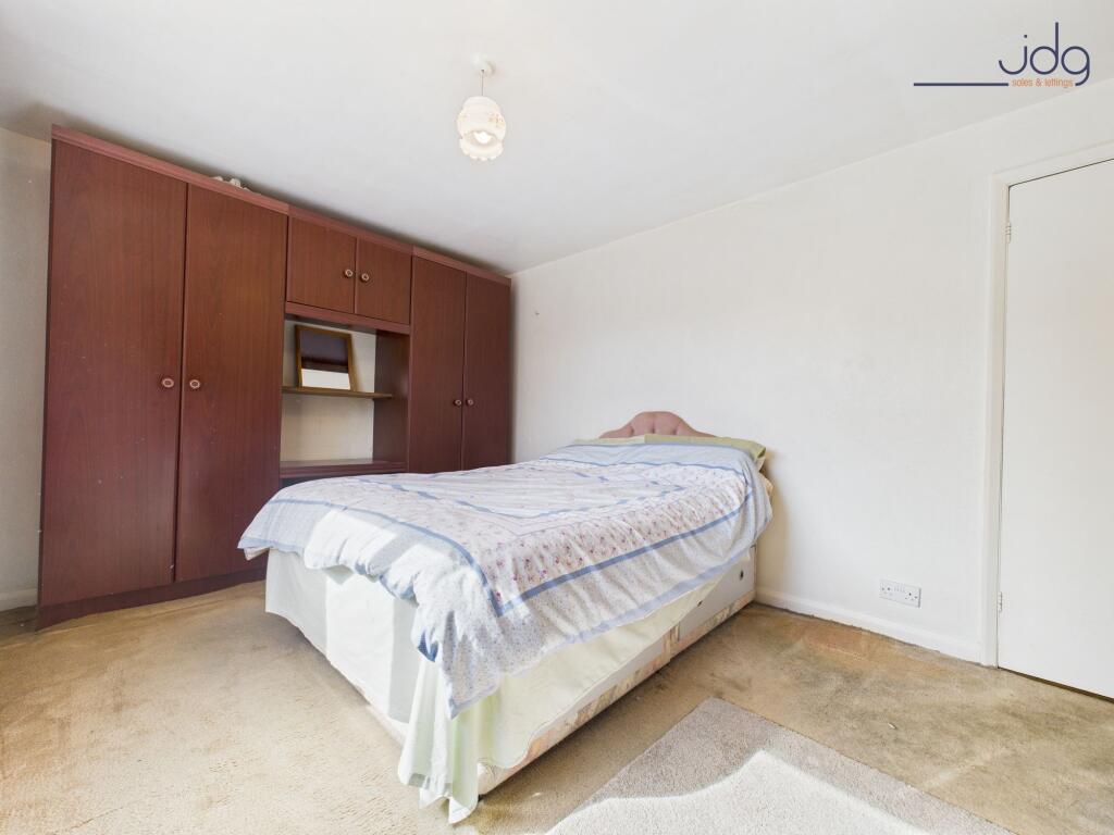 Double Bedroom with built in wardrobes