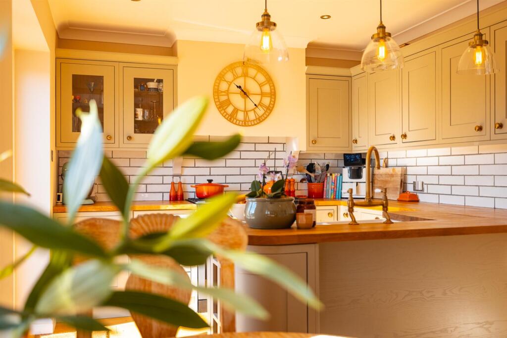 5 Axholme Close-55.jpg