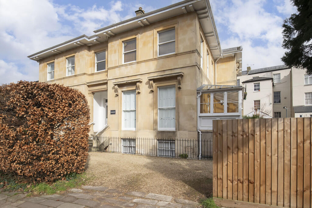 Flat 4, Pembury-0...