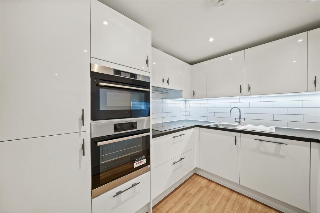 Flat 3, Angel Point - j4B0A06vW44wANvJXbED.jpg