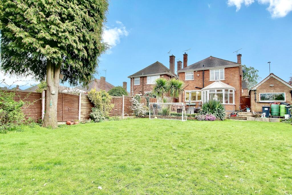 Rear Garden House and Garage