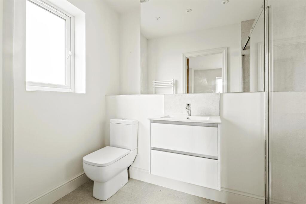 SHOWER ROOM ENSUITE
