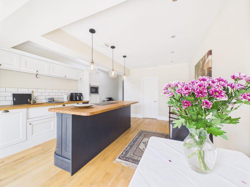 Kitchen/Breakfast Area