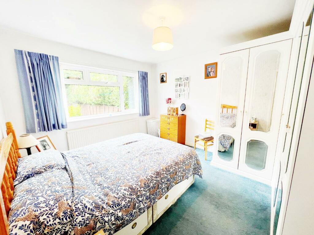 Bedroom 1 pic 1.jpg