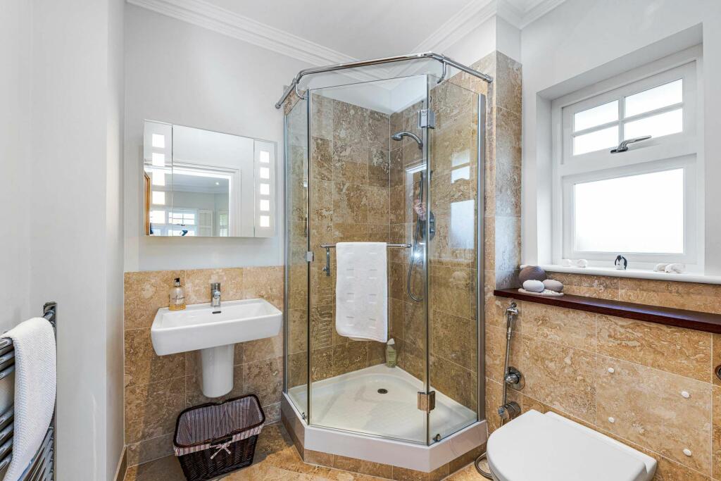 EN SUITE
