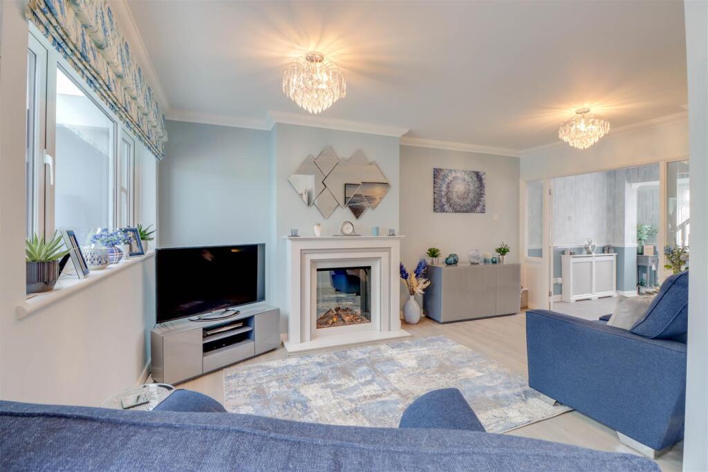 20 OZONIA AVENUE INSIDE-16.jpg