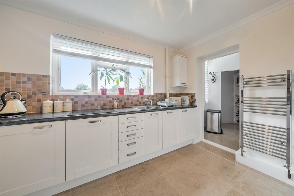 Kitchen 3.jpg