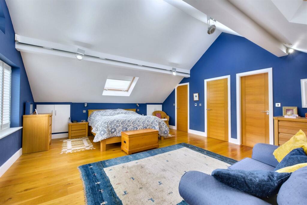 Bedroom 1_2.jpeg