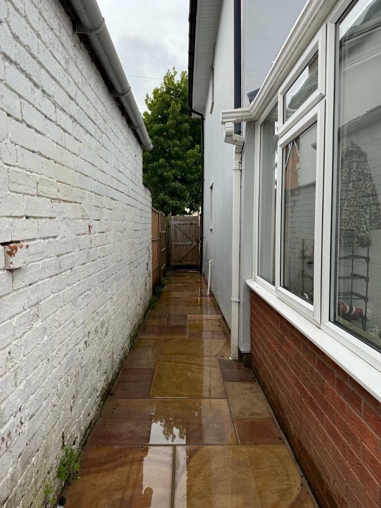 Side access to hide waste bins &amp; ladders