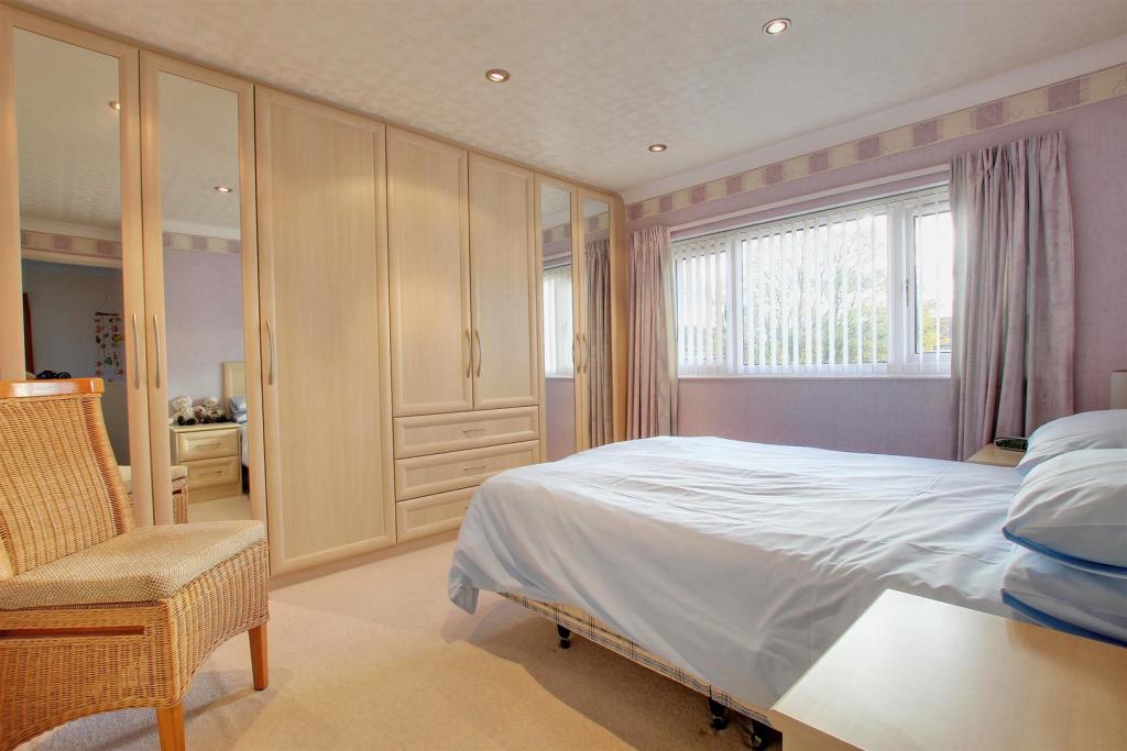BEDROOM 2 (REAR)
