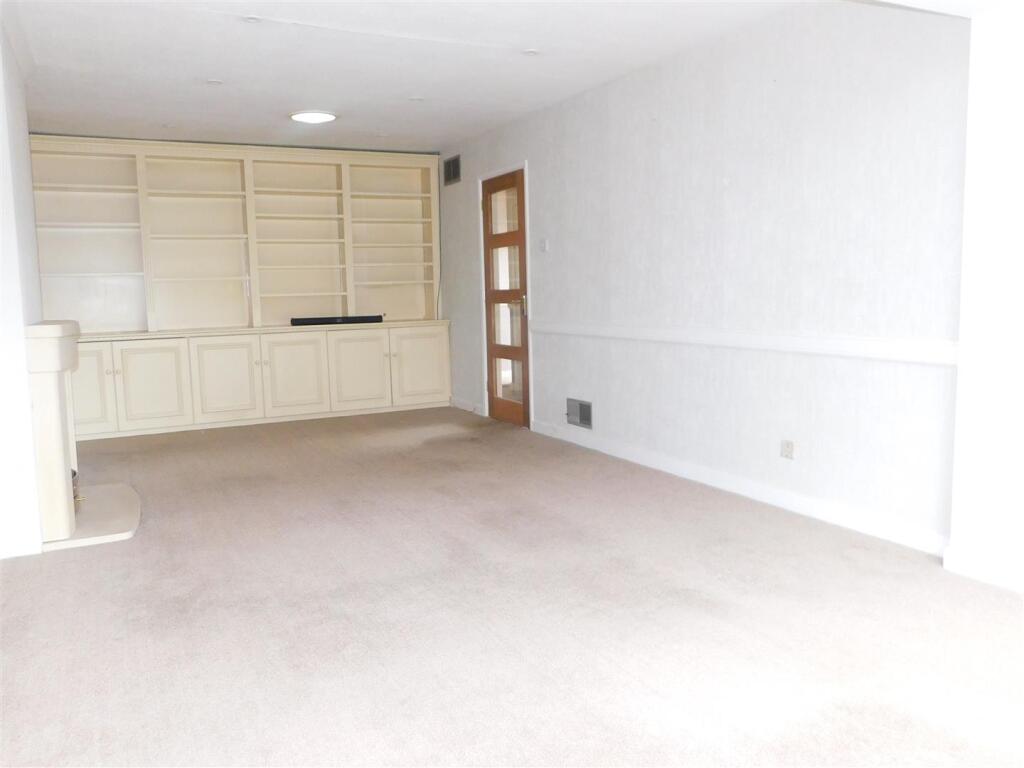 Lounge2.JPG