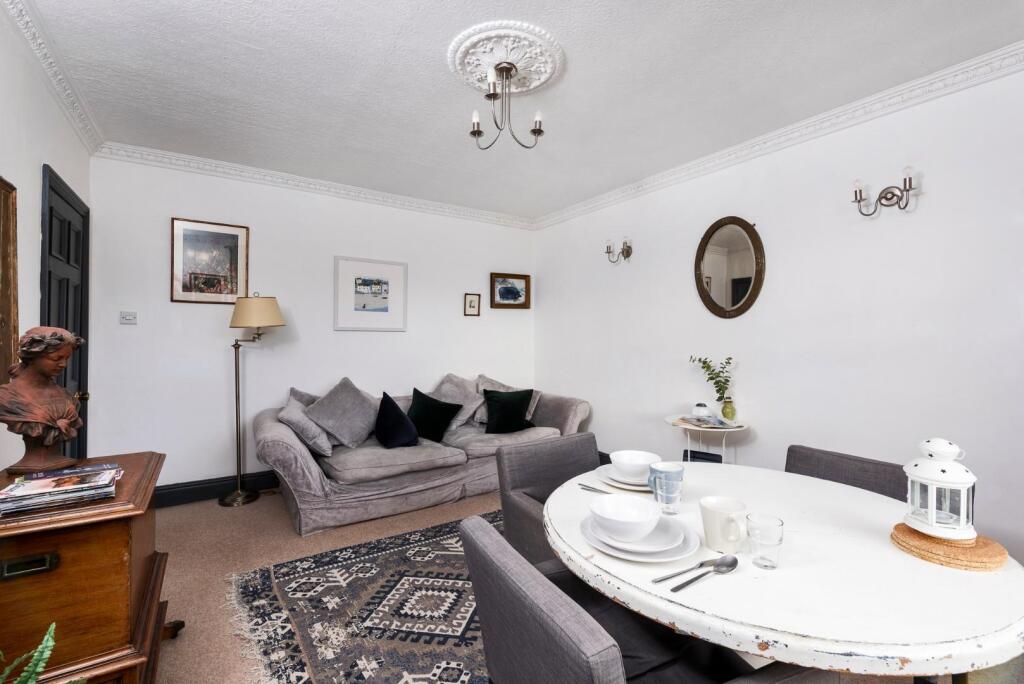 Flat 3, 2 Kensington Place, Bath, BA1 6AW-4.jpg