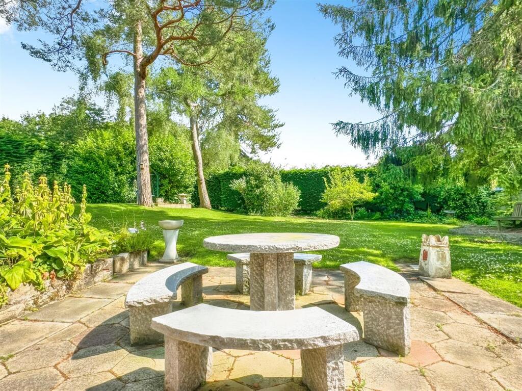 ADDITIONAL GARDEN IMAGE