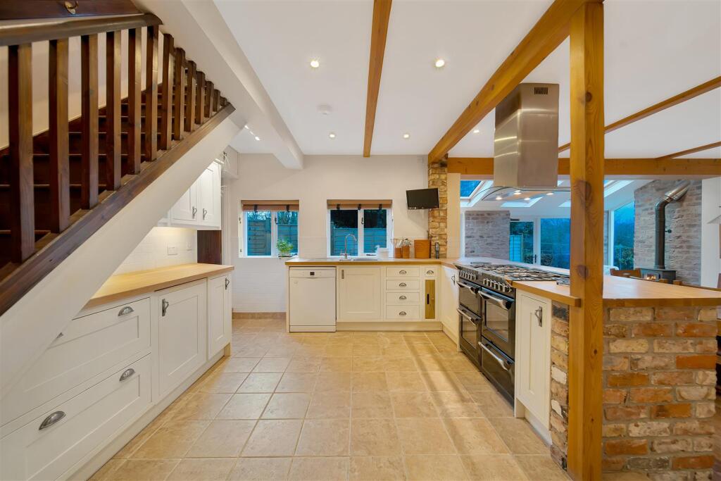 Derwent Cottage - Interior - Wide-2.jpg