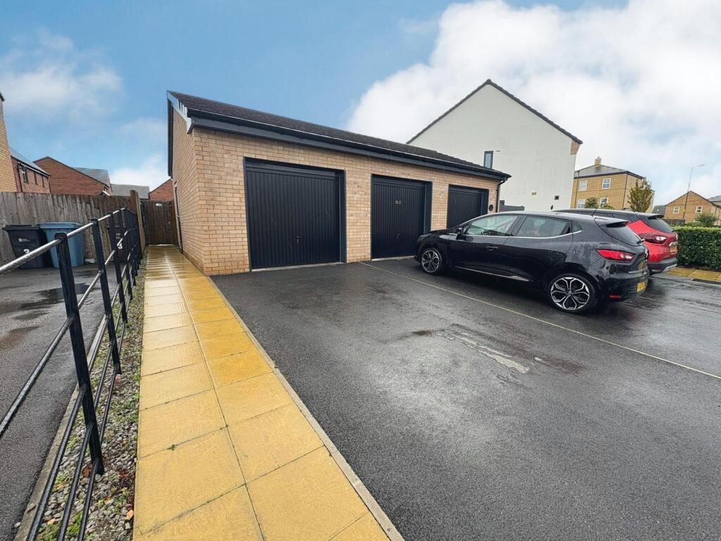 Driveway/Garage