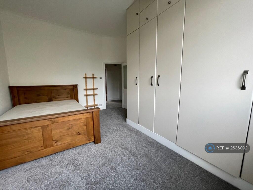 Large Bedroom, King Size Wooden Bed