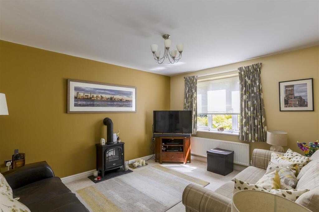 7_Driffield Avenue_18.jpg