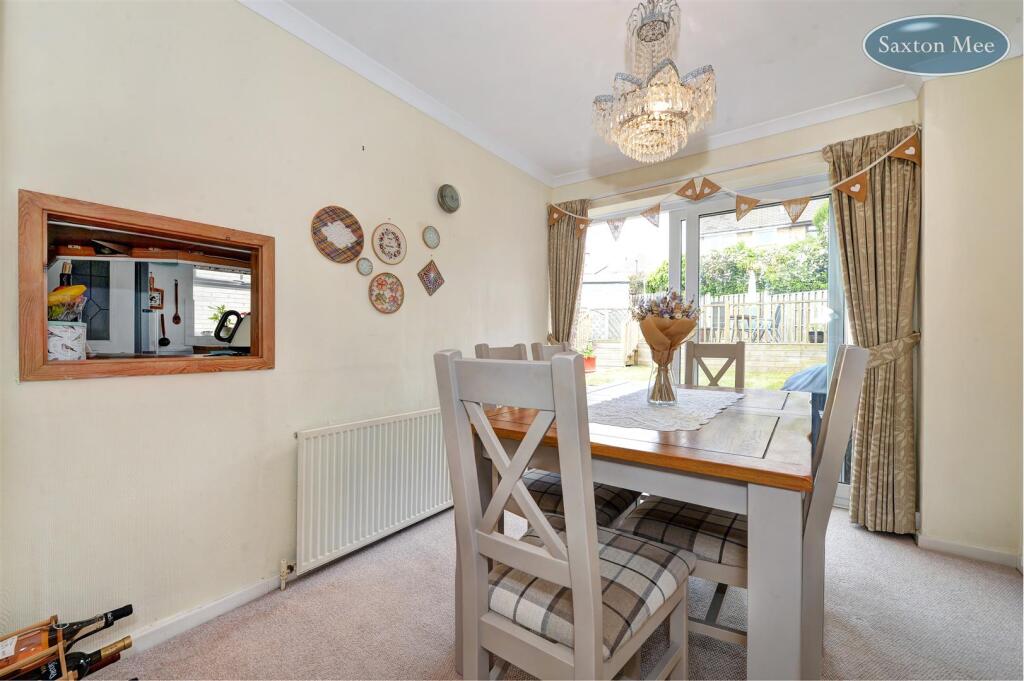 dining room 9424.jpg