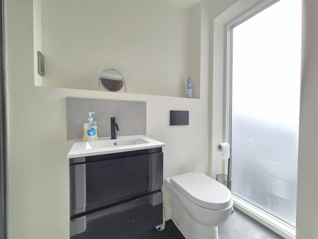 Bedroom 2 / Office En-Suite