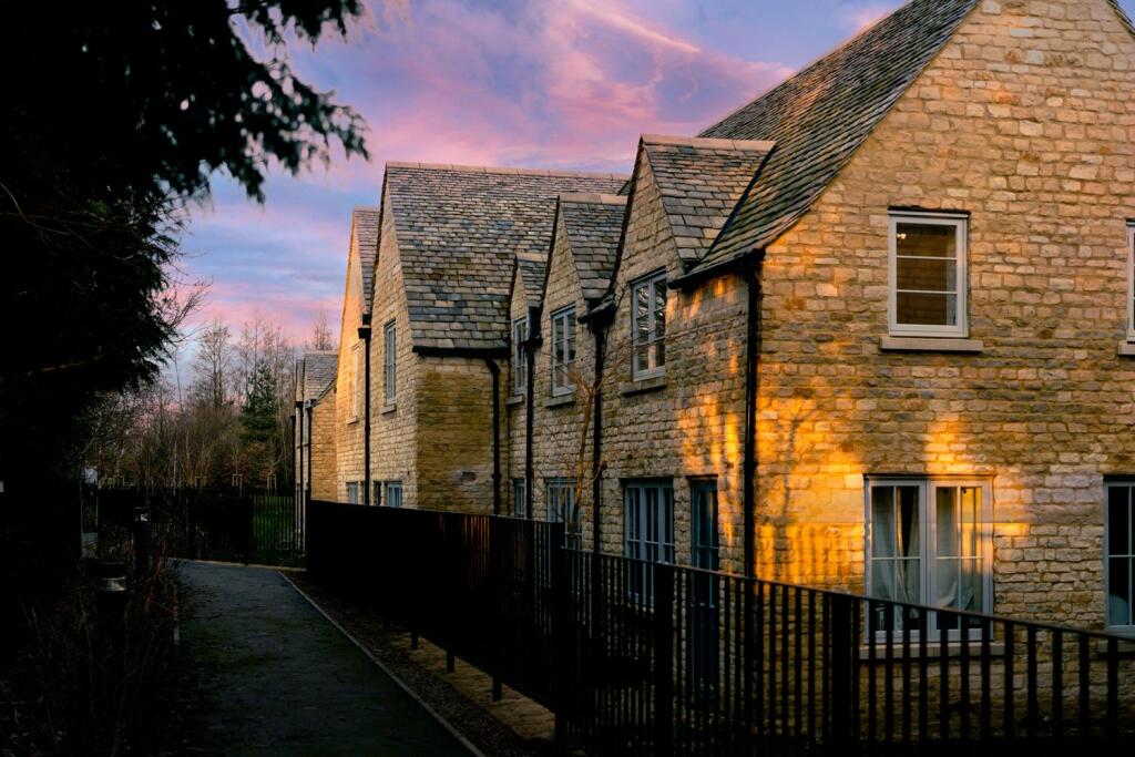 Hawkesbury Place, Stow-on-the-wold - Rear Exterior