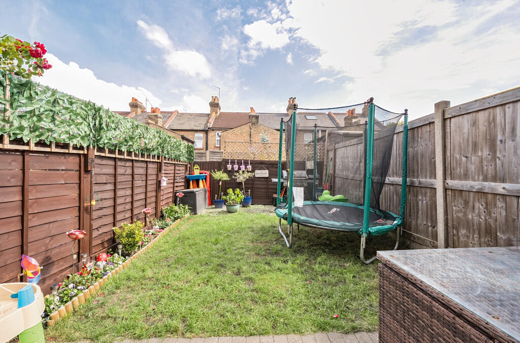 1324775-4-687608d...