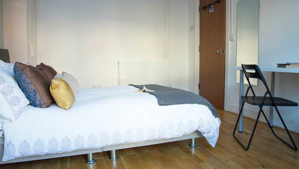 6-bed-student-house-britannia-road-north-3-portsmo